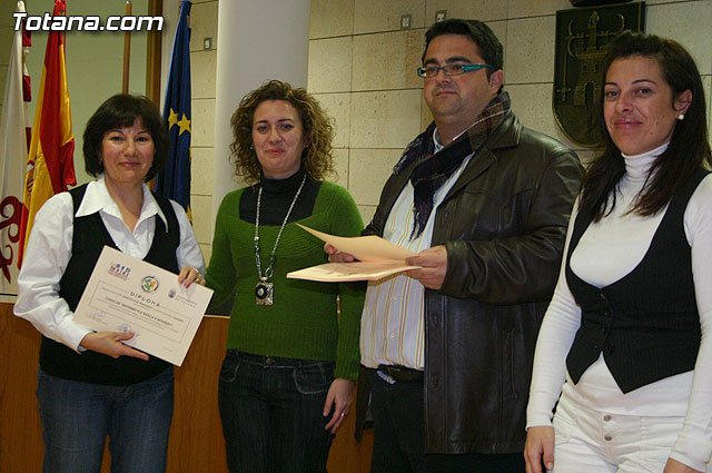 Cerca de medio centenar de personas reciben sus diplomas por participar en los cursos formativos de nuevas tecnologas - 24