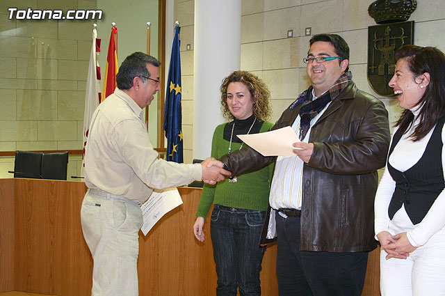 Cerca de medio centenar de personas reciben sus diplomas por participar en los cursos formativos de nuevas tecnologas - 26