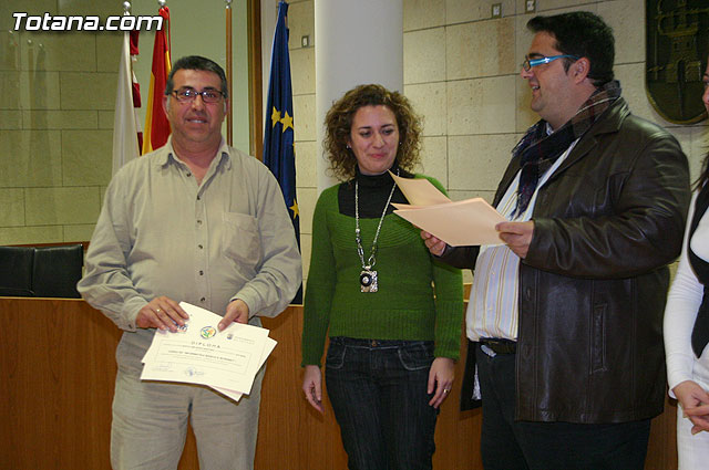 Cerca de medio centenar de personas reciben sus diplomas por participar en los cursos formativos de nuevas tecnologas - 27