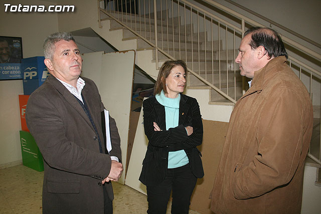 El diputado regional, Martn Quiñonero, y el diputado nacional por Murcia, Vicente Martnez Pujalte, informan a los vecinos de Totana de los presupuestos regionales y nacionales - 1