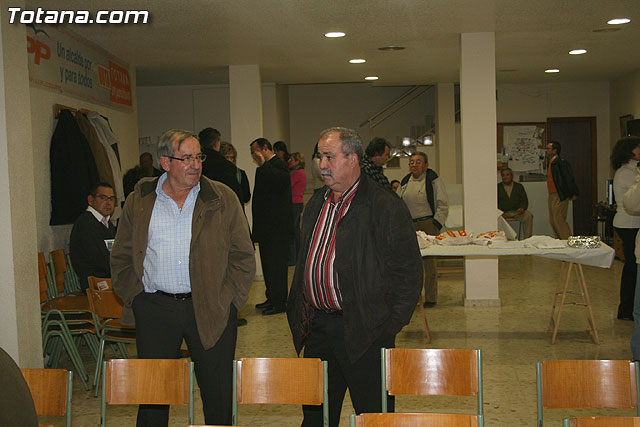 El diputado regional, Martn Quiñonero, y el diputado nacional por Murcia, Vicente Martnez Pujalte, informan a los vecinos de Totana de los presupuestos regionales y nacionales - 3