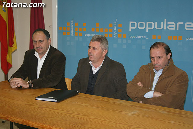 El diputado regional, Martn Quiñonero, y el diputado nacional por Murcia, Vicente Martnez Pujalte, informan a los vecinos de Totana de los presupuestos regionales y nacionales - 8