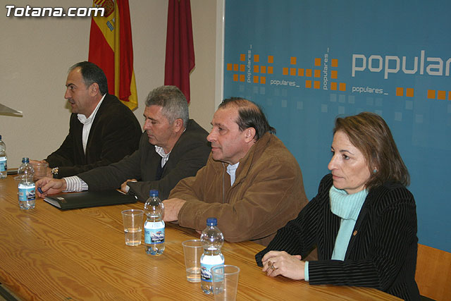 El diputado regional, Martn Quiñonero, y el diputado nacional por Murcia, Vicente Martnez Pujalte, informan a los vecinos de Totana de los presupuestos regionales y nacionales - 14