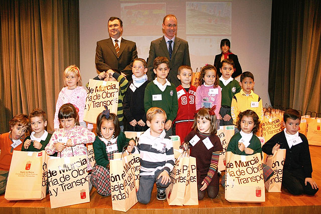 Más de 150 niños premiados en el Concurso de Dibujo Infantil organizado por la Consejería de Obras Públicas y Ordenación del Territorio - 1, Foto 1