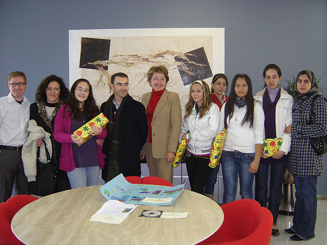 Medio Ambiente clausura la campaña “Conoce el Mar Menor”, dirigida a los Institutos del municipio con la entrega de premios del concurso sobre Historias del Mar Menor - 1, Foto 1