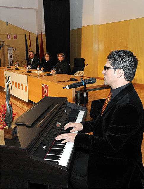 El cantante Sebastián Zubiri recibió el Premio Corazón Solidario - 1, Foto 1