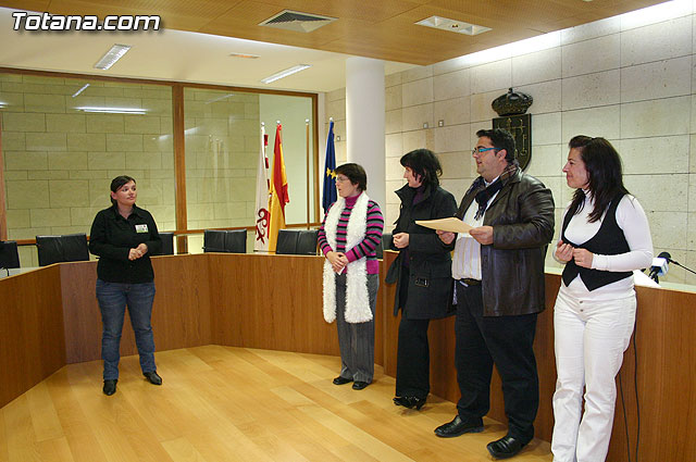 El “Taller de lengua de signos”  se clausura con la entrega de diplomas a ms de treinta participantes - 1