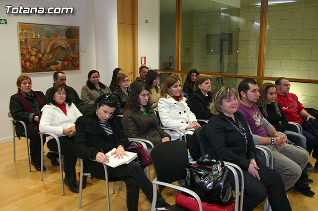 El “Taller de lengua de signos”  se clausura con la entrega de diplomas a ms de treinta participantes - 4