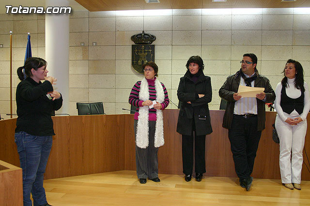 El “Taller de lengua de signos”  se clausura con la entrega de diplomas a ms de treinta participantes - 5