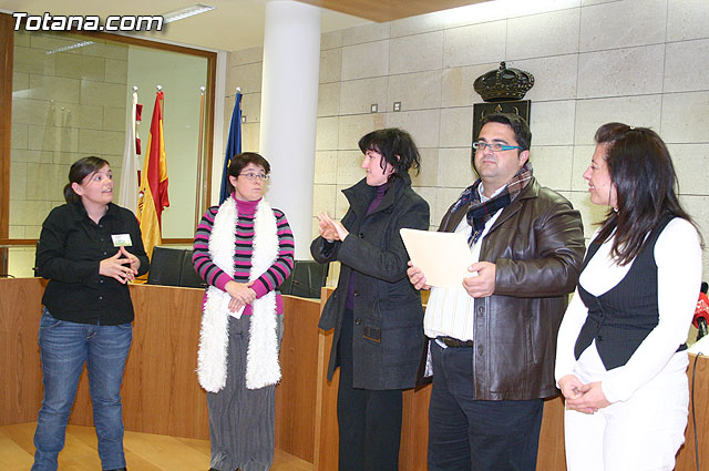 El “Taller de lengua de signos”  se clausura con la entrega de diplomas a más de treinta participantes - 6