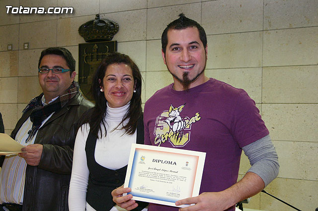 El “Taller de lengua de signos”  se clausura con la entrega de diplomas a ms de treinta participantes - 31