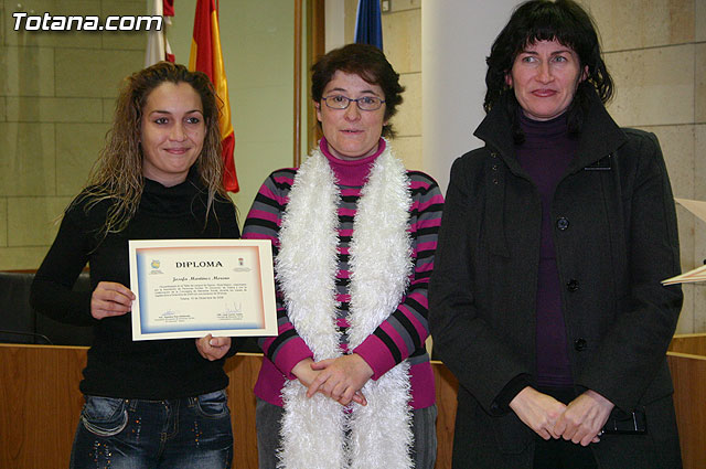 El “Taller de lengua de signos”  se clausura con la entrega de diplomas a más de treinta participantes - 32