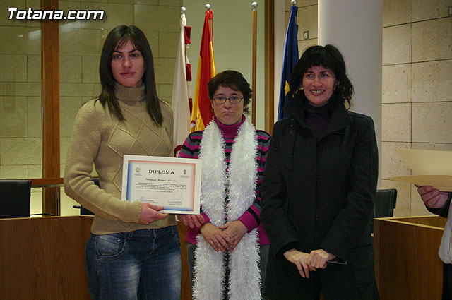 El “Taller de lengua de signos”  se clausura con la entrega de diplomas a ms de treinta participantes - 35