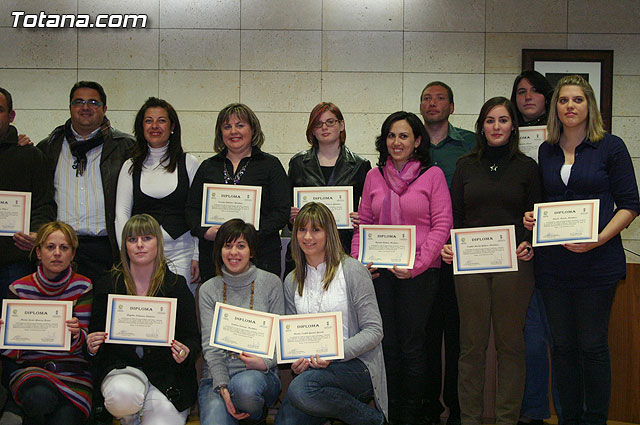 El “Taller de lengua de signos”  se clausura con la entrega de diplomas a ms de treinta participantes - 36