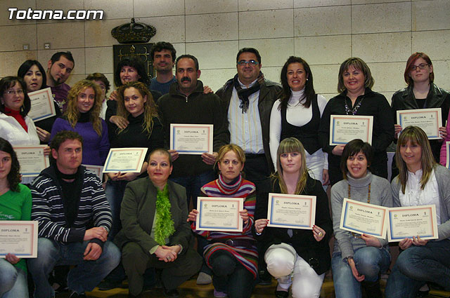 El “Taller de lengua de signos”  se clausura con la entrega de diplomas a ms de treinta participantes - 37