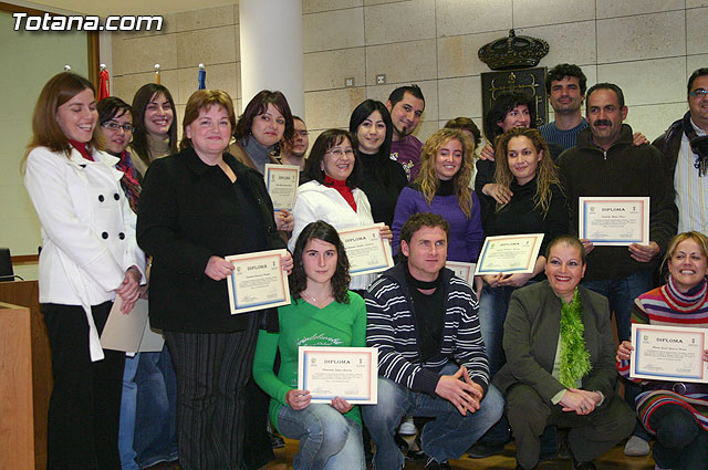 El “Taller de lengua de signos”  se clausura con la entrega de diplomas a ms de treinta participantes - 38