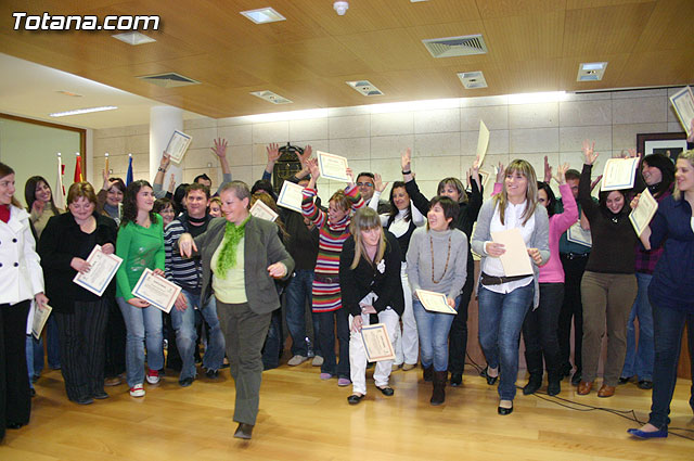 El “Taller de lengua de signos”  se clausura con la entrega de diplomas a ms de treinta participantes - 39