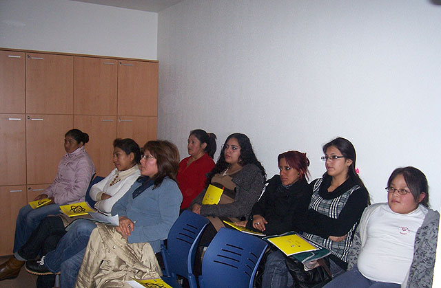 El “Taller de igualdad de oportunidades”, contó con la participación de una decena de personas de diferentes nacionalidades, Foto 2