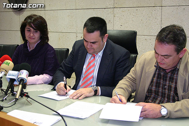 The Town Hall and the Association of Pastry Totana signed a collaboration agreement, Foto 1