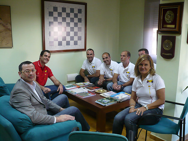 El director general de Deportes recibe al equipo murciano de moto acuática - 1, Foto 1
