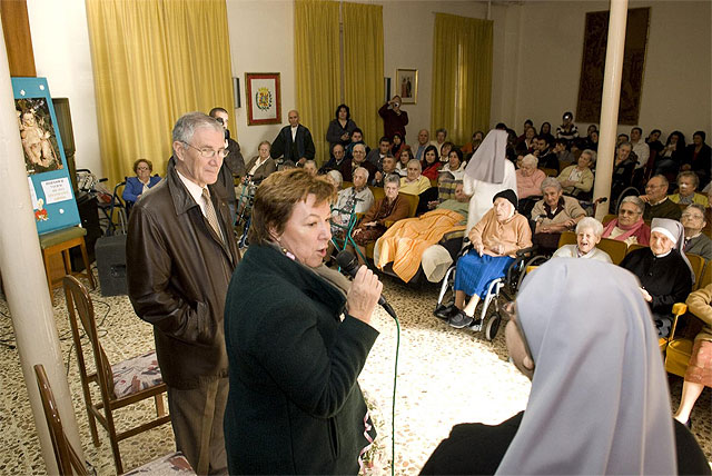 La alcaldesa felicita la Navidad a niños y ancianos - 1, Foto 1