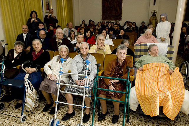 La alcaldesa felicita la Navidad a niños y ancianos - 3, Foto 3