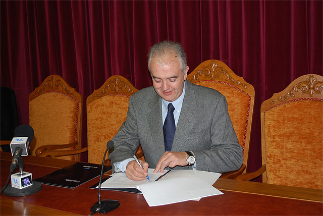 El Ayuntamiento de Abarán firma un convenio con Microbank La Caixa para la financiación de microcréditos - 1, Foto 1