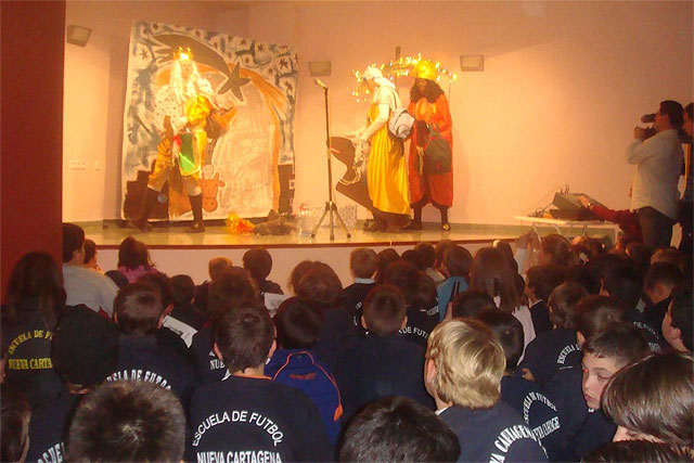 El F.C. Cartagena anima los actos navideños de la Escuela de Fútbol Nueva Cartagena - 1, Foto 1