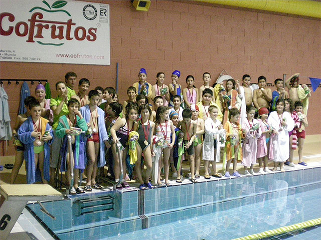 Más de 60 niños de las escuelas deportivas compiten en la piscina climatizada - 1, Foto 1