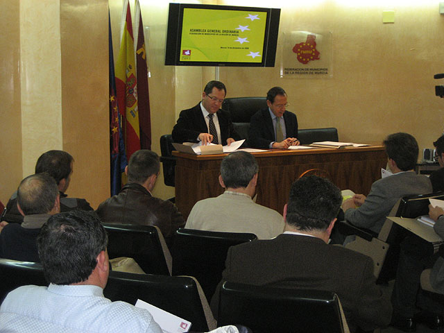 La FMRM crea una comisión especial encargada de proponer soluciones para resolver los problemas financieros de los ayuntamientos de la región - 2, Foto 2