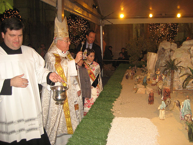 El Alcalde de Murcia y el Obispo inauguran el Belén Municipal presidido por el Sagrado Corazón - 1, Foto 1