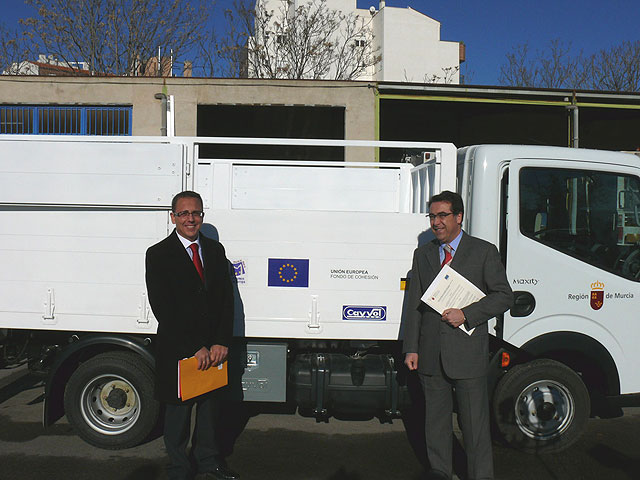El ayuntamiento dispone de un nuevo vehículo para la recogida de enseres y residuos en el casco urbano - 1, Foto 1
