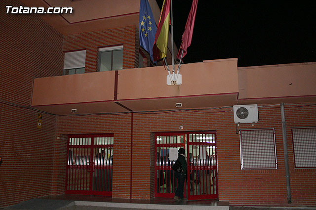 Autoridades educativas entregan los diplomas a los 13 alumnos de la segunda promocin del Bachillerato Internacional del  IES 