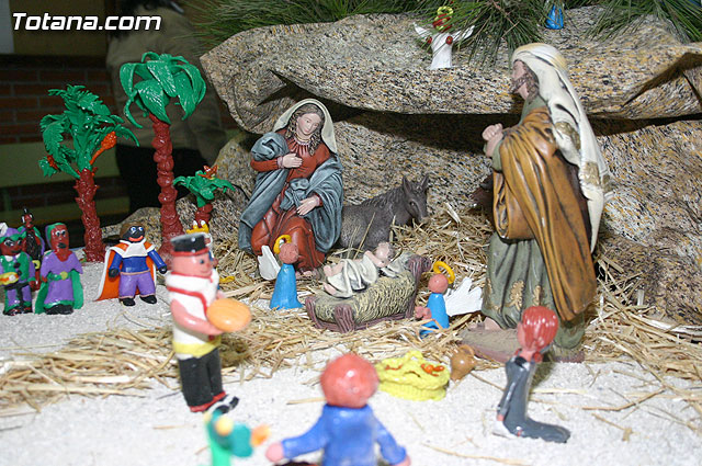 Autoridades educativas entregan los diplomas a los 13 alumnos de la segunda promocin del Bachillerato Internacional del  IES 