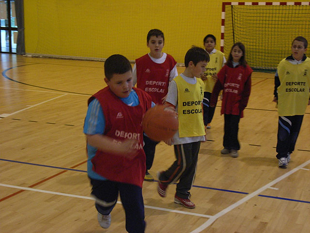 La Concejala de Deportes organiza una jornada de Minibasket Benjamn - 2
