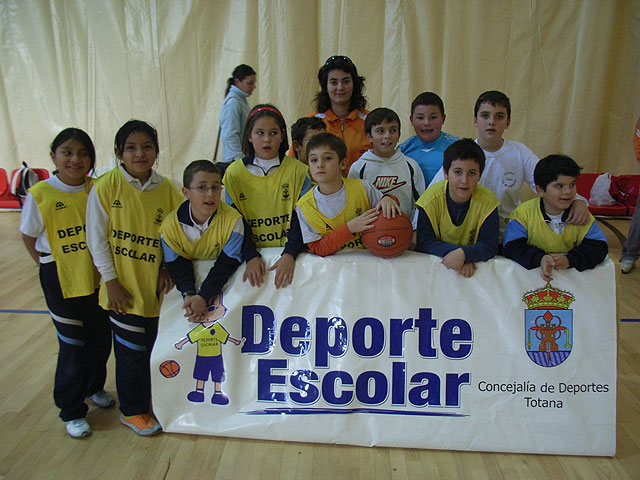 La Concejala de Deportes organiza una jornada de Minibasket Benjamn - 6