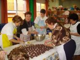 El Servicio de Estancias Diurnas del Centro Municipal de Personas Mayores desarrolla un taller de elaboración de dulces tradicionales y artesanales navideños