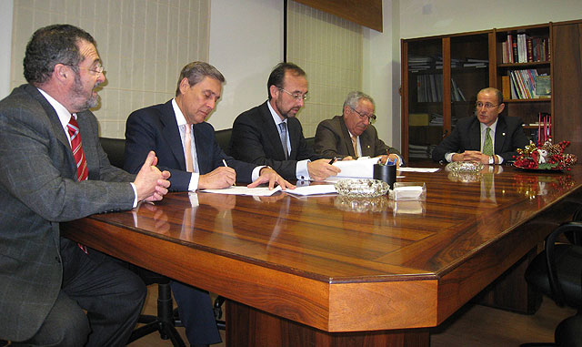 Universidades, Empresa e Investigación firma un convenio con la Cámara de Comercio de Murcia para impulsar el arbitraje mercantil - 1, Foto 1