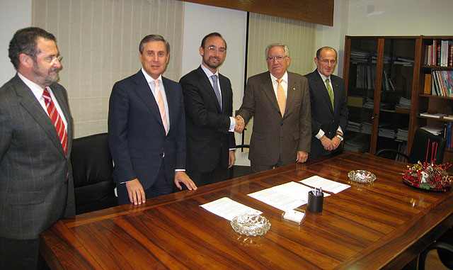 Universidades, Empresa e Investigación firma un convenio con la Cámara de Comercio de Murcia para impulsar el arbitraje mercantil - 2, Foto 2