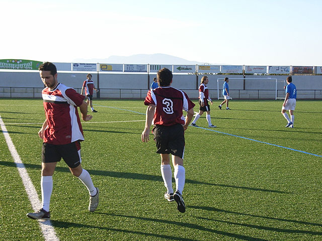 La Liga de Futbol Aficionado Juega Limpio toma un descanso por las fiestas navideñas, Foto 1