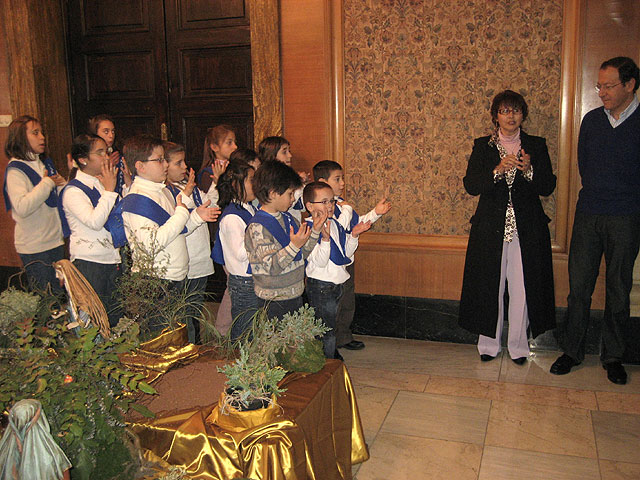 El Alcalde agradece a los niños de Aspanpal “el gran regalo que nos han hecho con su villancico” - 1, Foto 1