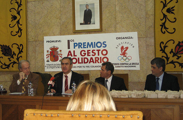El delegado del Gobierno preside la entrega de los primeros Premios al Gesto Solidario - 1, Foto 1