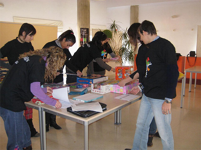Los voluntarios de Implica2 colaboran con la campaña de recogida de juguetes - 2, Foto 2