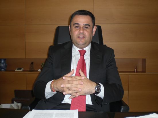 El primer edil muestra su colaboración a cooperar con los planes de futuro de COATO así como su defensa a ultranza de la cooperativa para lo que concierta una cita con su presidente y los miembros del consejo rector, Foto 1