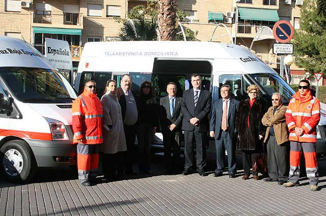 Obras Públicas entrega tres vehículos adaptados a Cruz Roja - 1, Foto 1