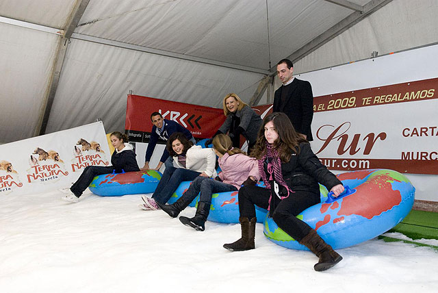Más de 2.000 personas han pasado ya por la pista de nieve - 2, Foto 2