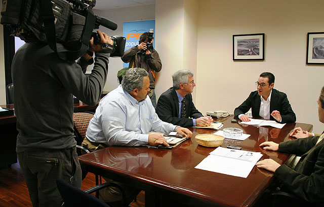 El PP pide al Delegado del Gobierno que salga del país de las maravillas y pise la Murcia real - 1, Foto 1