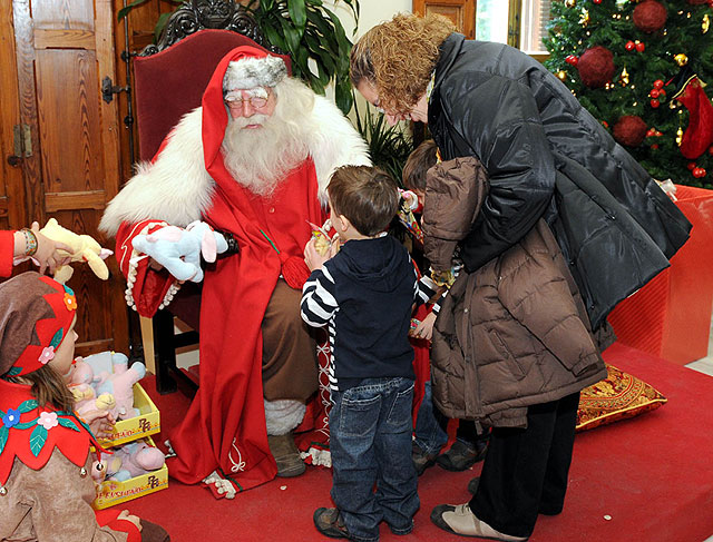 Papá Noel felicitó las Pascuas a los hijos de la comunidad universitaria - 1, Foto 1