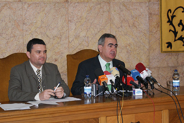 El delegado del Gobierno informa que se han presentado 79 proyectos del Fondo Estatal de Inversión Local presupuestados en 64 M€, Foto 1