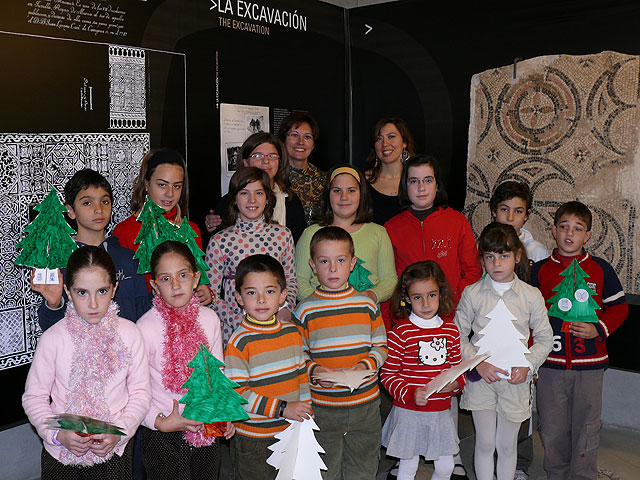 Los niños de Jumilla decoraron sus árboles de Navidad con piezas de los museos - 1, Foto 1